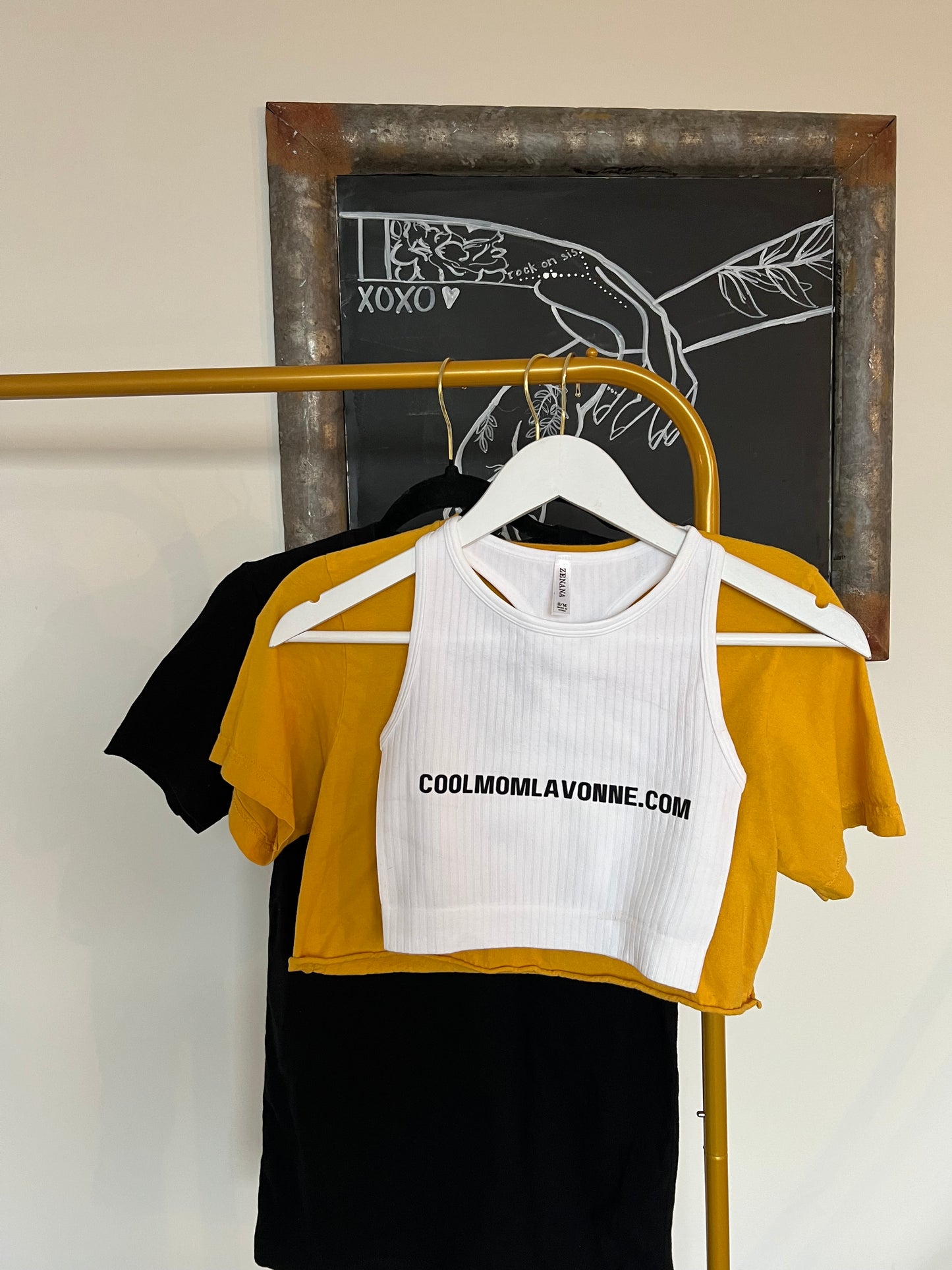 coolmomlavonne.com crop top